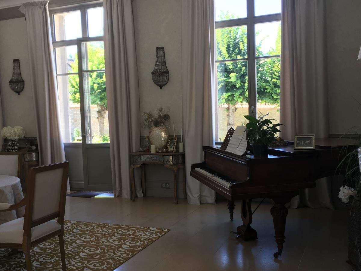 Le Chateau D'Hermonville B&B / Chambres D'Hotes エクステリア 写真